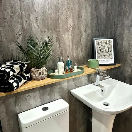 Athenaeum House - Centre Apartment