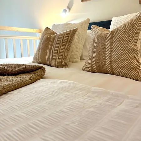 Athenaeum House - Centre Apartment *